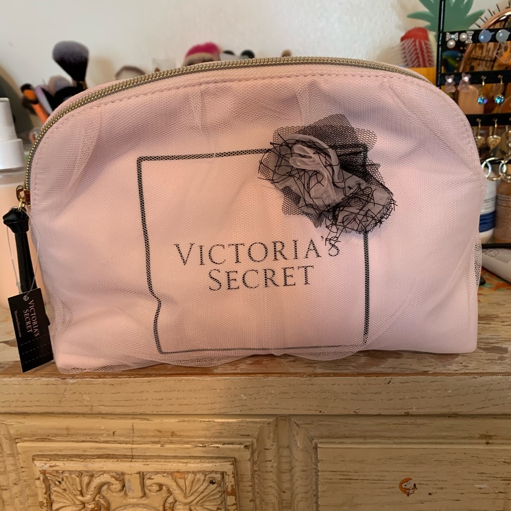 Light pink Victoria secret make up bag. New!